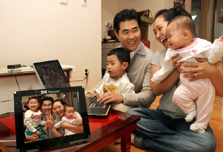 SK Telecom will launch a new service named `Loview`, starting on November 2nd. This service will let users easily transmit and upload new photos taken by camera phones or digital cameras, onto digital frames at home.